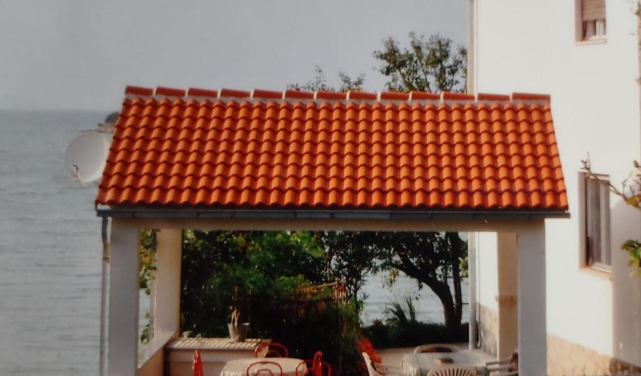 Apartment Riko - Accomodation "With" The Adriatic Sea Kampor Exteriör bild