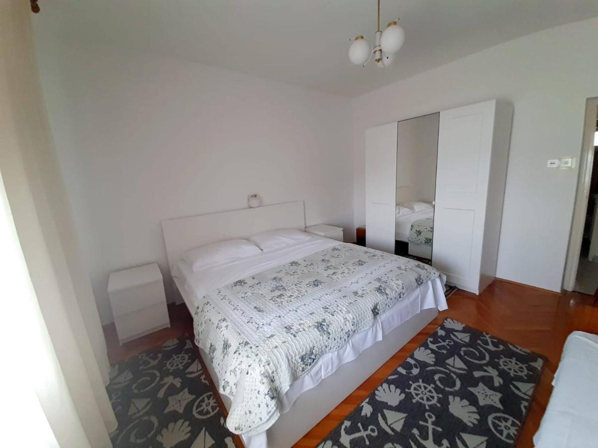 Apartment Riko - Accomodation "With" The Adriatic Sea Kampor Exteriör bild